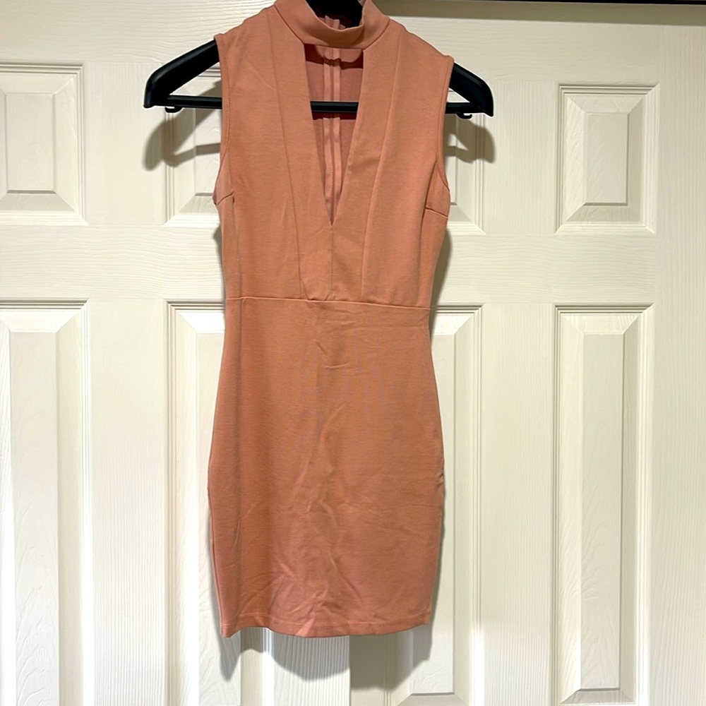 PRIVY BLUSH COLOR COTTON DEEP V NECK WITH CHOKER COLLAR BODY CON DRESS S…